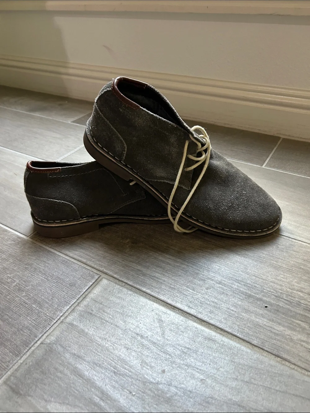 Kenneth Cole Reaction Dark Gray Suede Chukka Boots